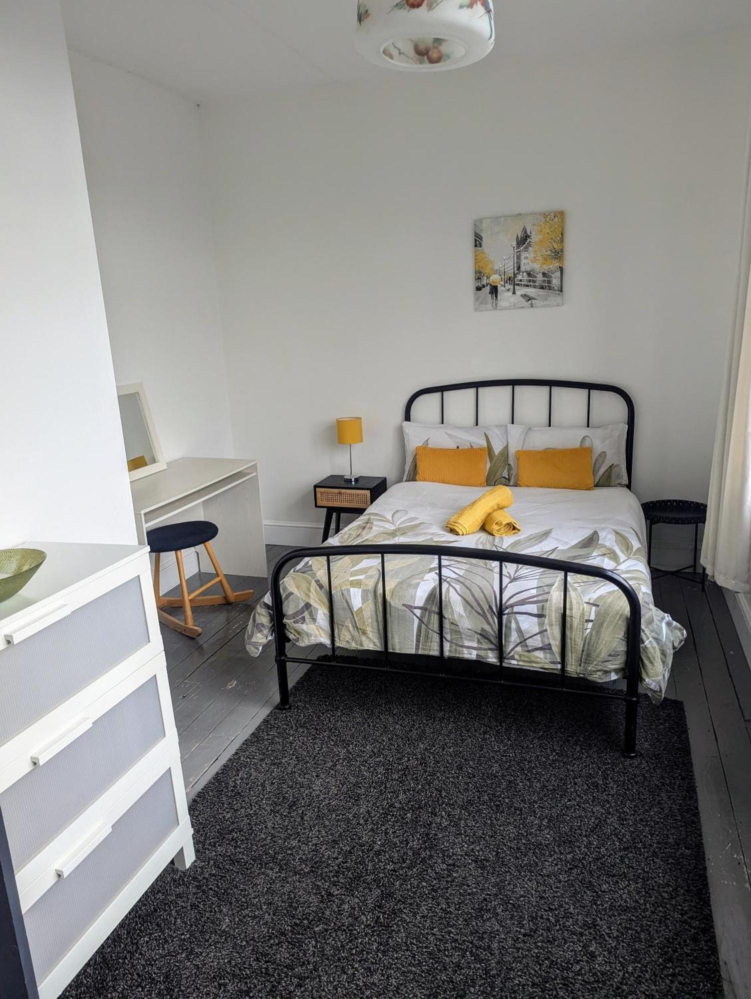 Contractor And Family Friendly Grade II Townhouse- 3 Bedrooms- Free Parking Норвич Экстерьер фото